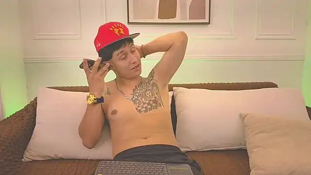 Snapshot of Stone_grey1_ chatting on 04/24/26, 03:20 Stone grey1 online show from 04/24/26, 03:20