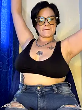 Snapshot of Mistress_Niky_ chatting on 10/10/25, 09:14 Mistress Niky  online show from 10/10/25, 09:14