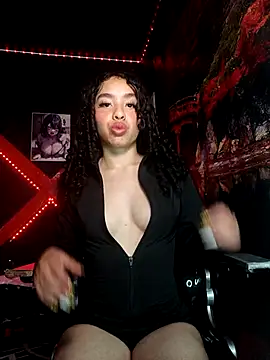 Snapshot of Tracy_KS chatting on 03/21/25, 12:28 Tracy KS online show from 03/21/25, 12:28