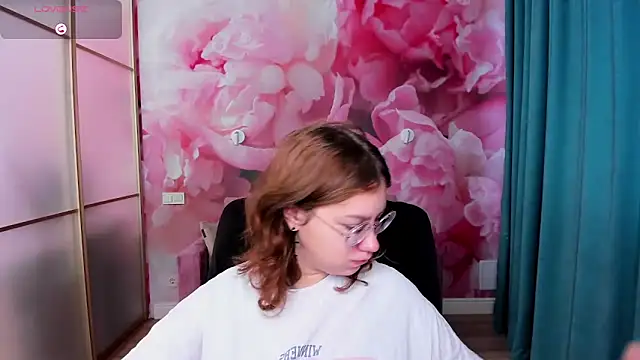 AngelinaLow online show from 10/18/25, 05:21