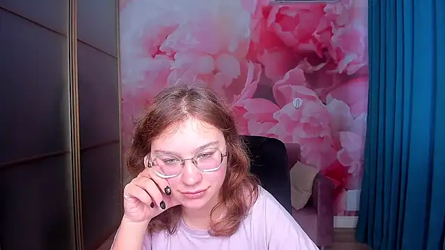 AngelinaLow online show from 11/18/25, 12:42