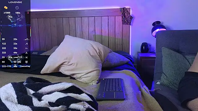 Snapshot of Xander_Card chatting on 09/12/25, 04:01 Xander Card online show from 09/12/25, 04:01