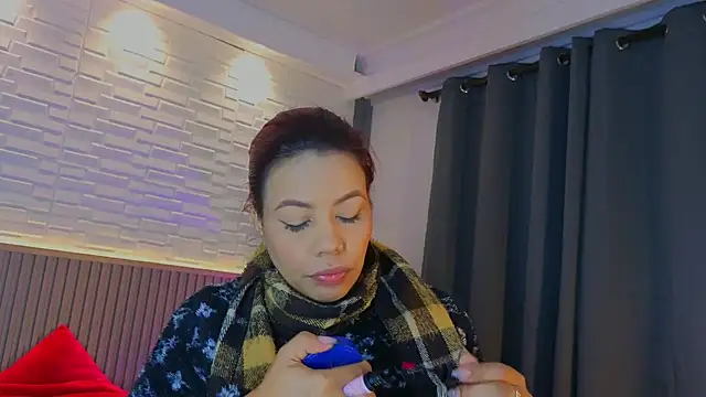 TiffanyWalk online show from 10/04/25, 11:19