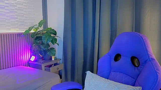 TiffanyWalk online show from 10/10/25, 10:47