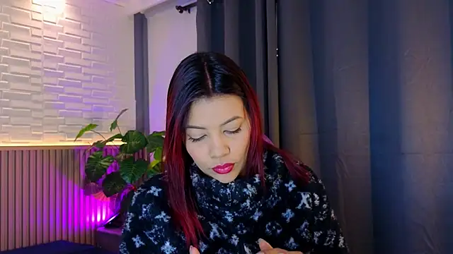 TiffanyWalk online show from 11/18/25, 10:52