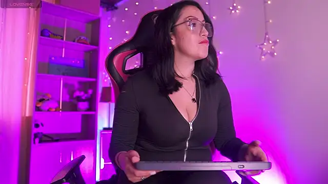 Snapshot of Madison_Mayer chatting on 03/10/26, 12:54 Madison Mayer online show from 03/10/26, 12:54