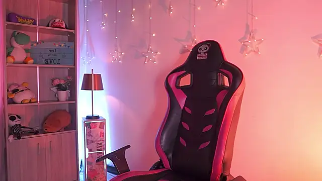 Snapshot of Madison_Mayer chatting on 03/25/26, 12:44 Madison Mayer online show from 03/25/26, 12:44