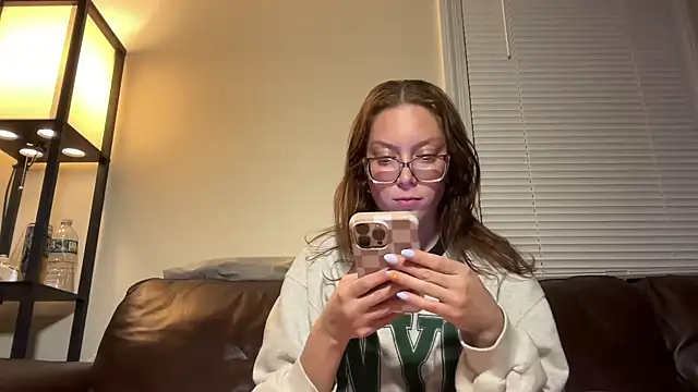 Snapshot of SpaceCowWhore chatting on 03/18/25, 11:53 SpaceCowWhore online show from 03/18/25, 11:53