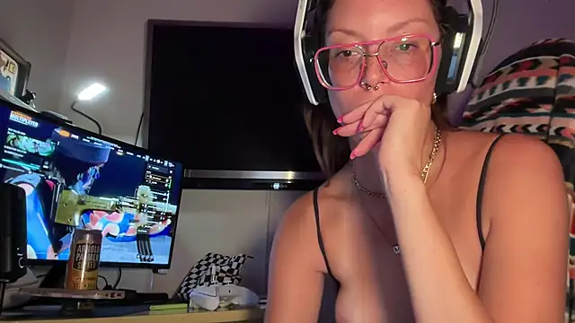 Snapshot of SpaceCowWhore chatting on 09/12/25, 01:38 SpaceCowWhore online show from 09/12/25, 01:38