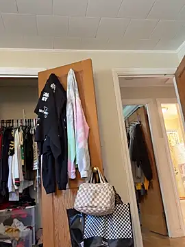 Snapshot of SpaceCowWhore chatting on 09/27/25, 04:12 SpaceCowWhore online show from 09/27/25, 04:12