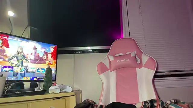 Snapshot of SpaceCowWhore chatting on 09/29/25, 11:53 SpaceCowWhore online show from 09/29/25, 11:53