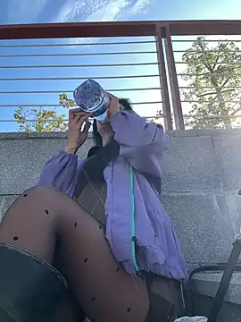 Snapshot of linger-23 chatting on 12/23/25, 06:55 linger-23 online show from 12/23/25, 06:55