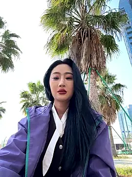 Snapshot of linger-23 chatting on 01/17/26, 05:45 linger-23 online show from 01/17/26, 05:45