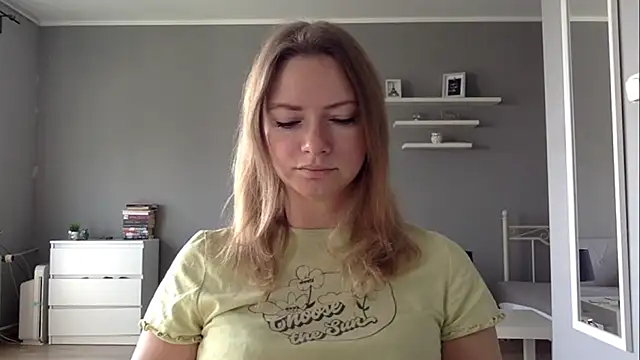 Snapshot of MillieShow chatting on 09/10/25, 01:55 MillieShow online show from 09/10/25, 01:55