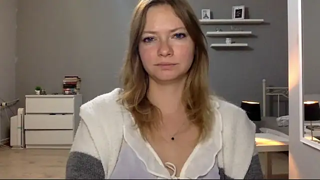 Snapshot of MillieShow chatting on 09/11/25, 08:42 MillieShow online show from 09/11/25, 08:42