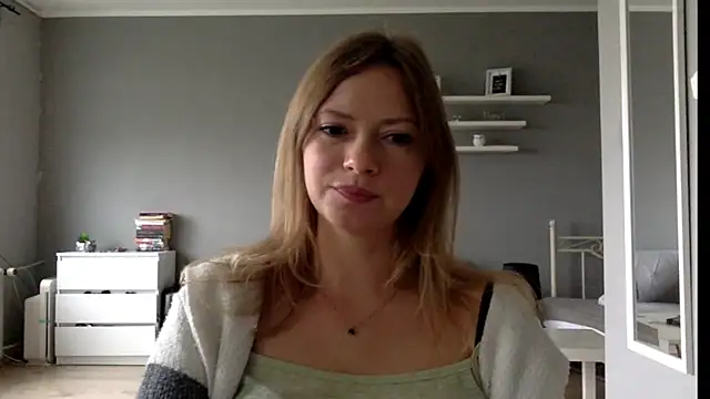 Snapshot of MillieShow chatting on 09/22/25, 02:41 MillieShow online show from 09/22/25, 02:41