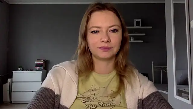 Snapshot of MillieShow chatting on 10/06/25, 07:17 MillieShow online show from 10/06/25, 07:17