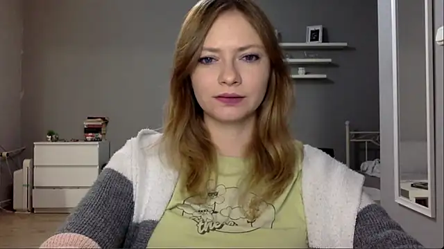 Snapshot of MillieShow chatting on 10/06/25, 09:01 MillieShow online show from 10/06/25, 09:01