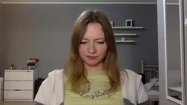 Snapshot of MillieShow chatting on 10/20/25, 08:53 MillieShow online show from 10/20/25, 08:53