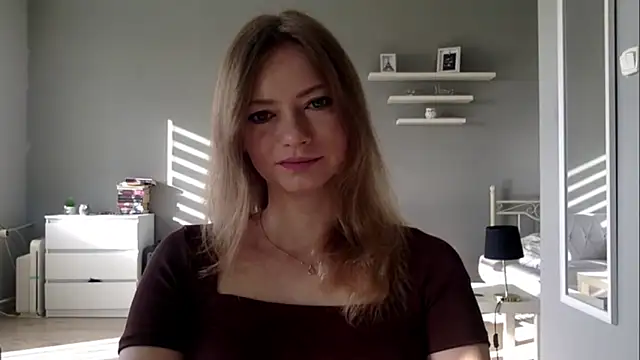 Snapshot of MillieShow chatting on 10/26/25, 08:31 MillieShow online show from 10/26/25, 08:31