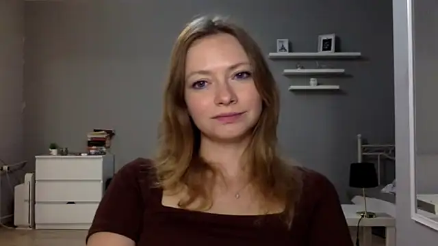 Snapshot of MillieShow chatting on 10/26/25, 10:15 MillieShow online show from 10/26/25, 10:15