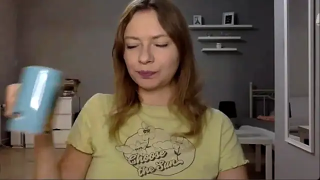 Snapshot of MillieShow chatting on 10/30/25, 09:48 MillieShow online show from 10/30/25, 09:48