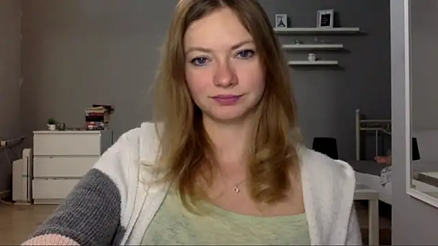 Snapshot of MillieShow chatting on 11/03/25, 10:42 MillieShow online show from 11/03/25, 10:42