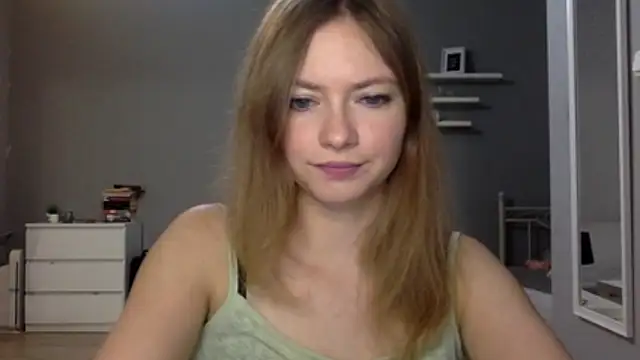 Snapshot of MillieShow chatting on 11/04/25, 11:04 MillieShow online show from 11/04/25, 11:04