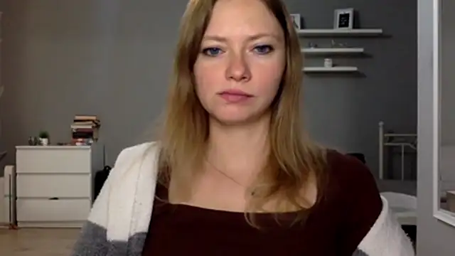 Snapshot of MillieShow chatting on 11/20/25, 09:47 MillieShow online show from 11/20/25, 09:47