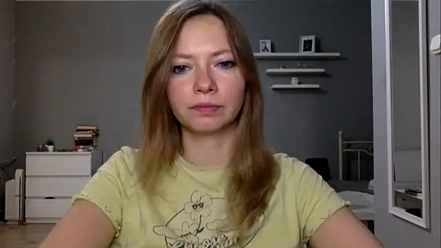 Snapshot of MillieShow chatting on 11/22/25, 03:33 MillieShow online show from 11/22/25, 03:33