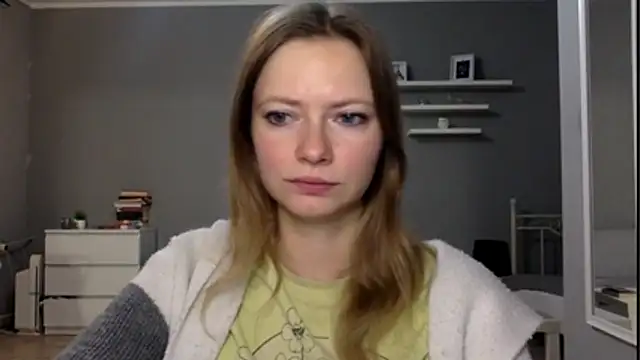 Snapshot of MillieShow chatting on 11/26/25, 10:00 MillieShow online show from 11/26/25, 10:00