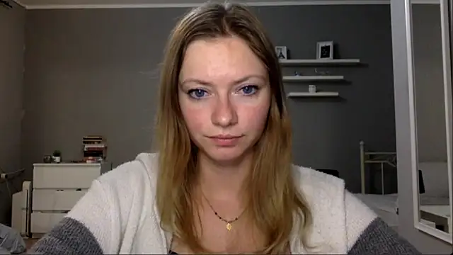 Snapshot of MillieShow chatting on 12/17/25, 10:05 MillieShow online show from 12/17/25, 10:05