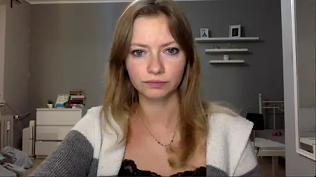 Snapshot of MillieShow chatting on 12/18/25, 10:05 MillieShow online show from 12/18/25, 10:05