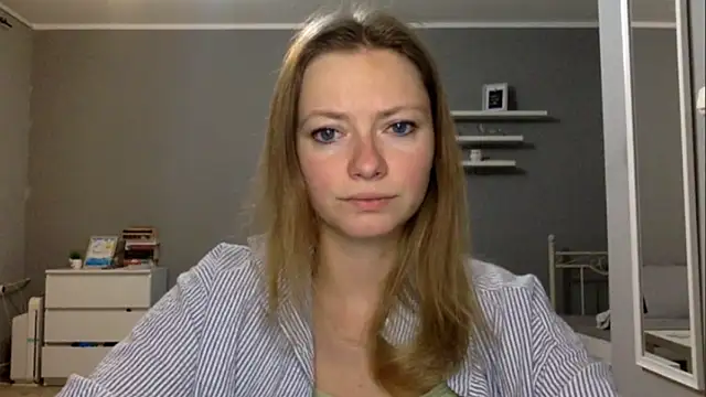 Snapshot of MillieShow chatting on 01/07/26, 10:23 MillieShow online show from 01/07/26, 10:23