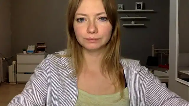 Snapshot of MillieShow chatting on 01/08/26, 10:01 MillieShow online show from 01/08/26, 10:01