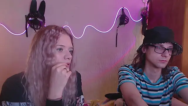 Snapshot of Your_Horny_Friends chatting on 03/17/25, 11:42 Your Horny Friends online show from 03/17/25, 11:42