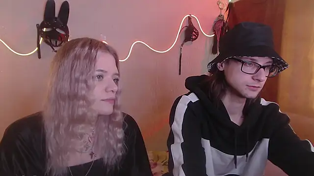 Snapshot of Your_Horny_Friends chatting on 03/20/25, 08:20 Your Horny Friends online show from 03/20/25, 08:20