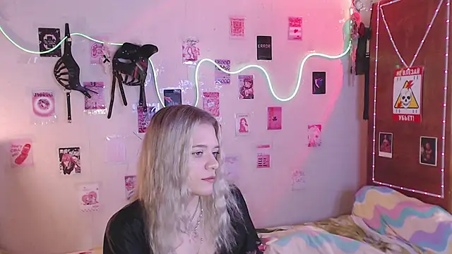 Snapshot of Your_Horny_Friends chatting on 09/30/25, 11:59 Your Horny Friends online show from 09/30/25, 11:59