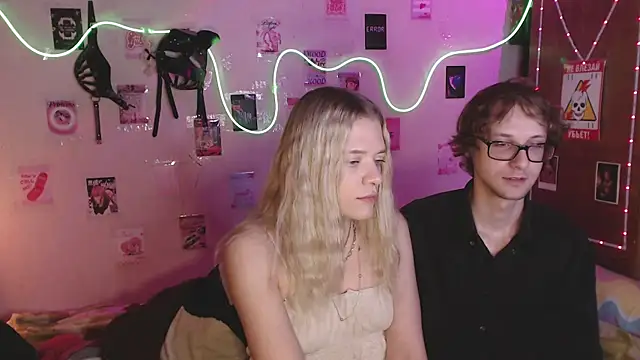 Snapshot of Your_Horny_Friends chatting on 10/12/25, 04:39 Your Horny Friends online show from 10/12/25, 04:39