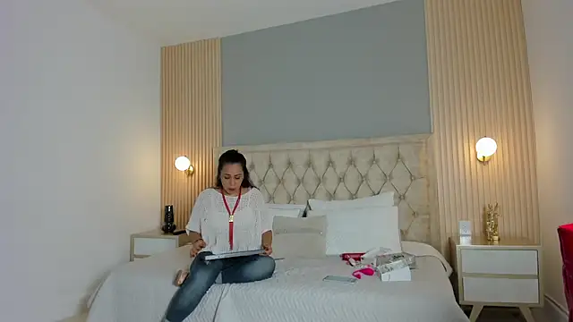 Hera goddesss online show from 10/17/25, 08:11