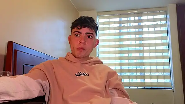 lukeboyce33 online show from 09/15/25, 10:21