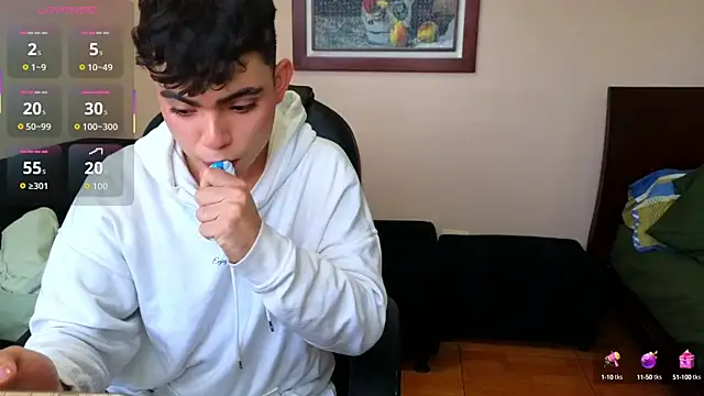 lukeboyce33 online show from 10/19/25, 09:48