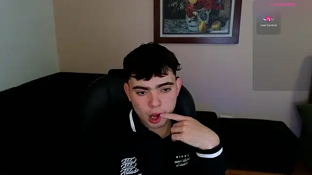 lukeboyce33 online show from 04/17/26, 10:46