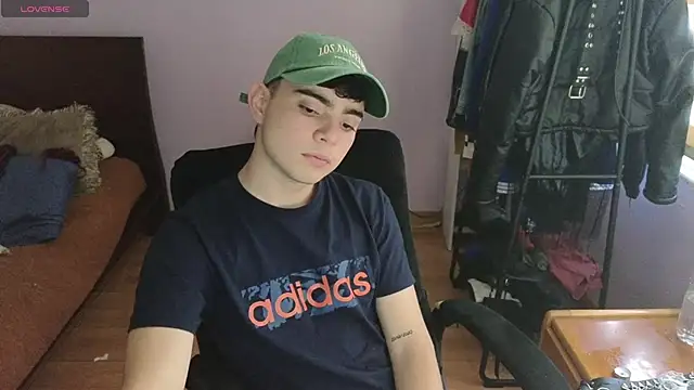 Snapshot of lukeboyce33 chatting on 05/19/26, 10:05 lukeboyce33 online show from 05/19/26, 10:05