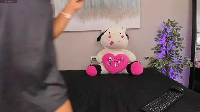 Snapshot of SammyDesire_10 chatting on 11/10/25, 08:19 SammyDesire 10 online show from 11/10/25, 08:19