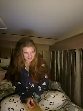 Snapshot of Amesthyst_destiny chatting on 12/02/25, 03:12 Amesthyst destiny online show from 12/02/25, 03:12