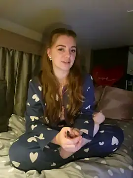 Snapshot of Amesthyst_destiny chatting on 12/20/25, 11:45 Amesthyst destiny online show from 12/20/25, 11:45