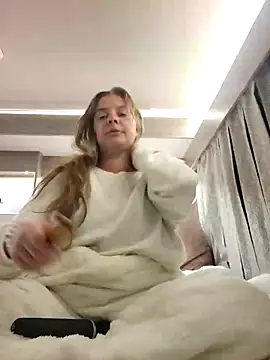 Snapshot of Amesthyst_destiny chatting on 04/11/26, 11:42 Amesthyst destiny online show from 04/11/26, 11:42