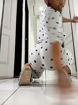 Hotytoty26 online show from 11/12/25, 05:30