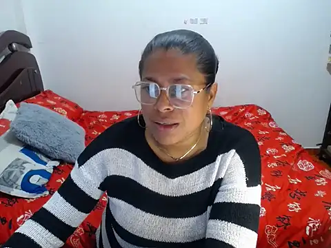 Tu-Reina online show from 10/21/25, 02:45